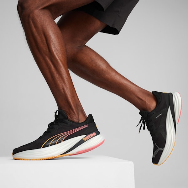 Tenis de running para hombre Magnify NITRO™ 2, PUMA Black-Sun Stream-Sunset Glow, extralarge